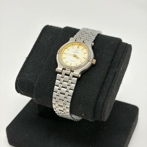 Gucci 2537 Ladies Watch Gold Tone Bezel Stainless Steel Bracelet Swiss